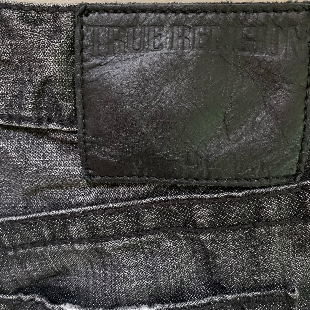 True Religion  Men's Geno Relaxed Slim Faded Black Denim Shorts - Picture 9 of 10